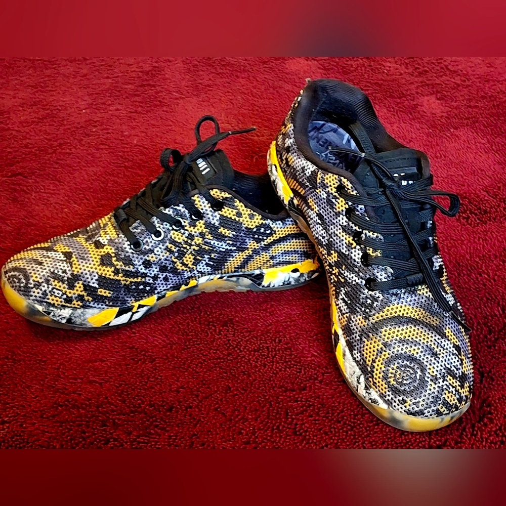 Women's Size 8 black and yellow athletic shoes